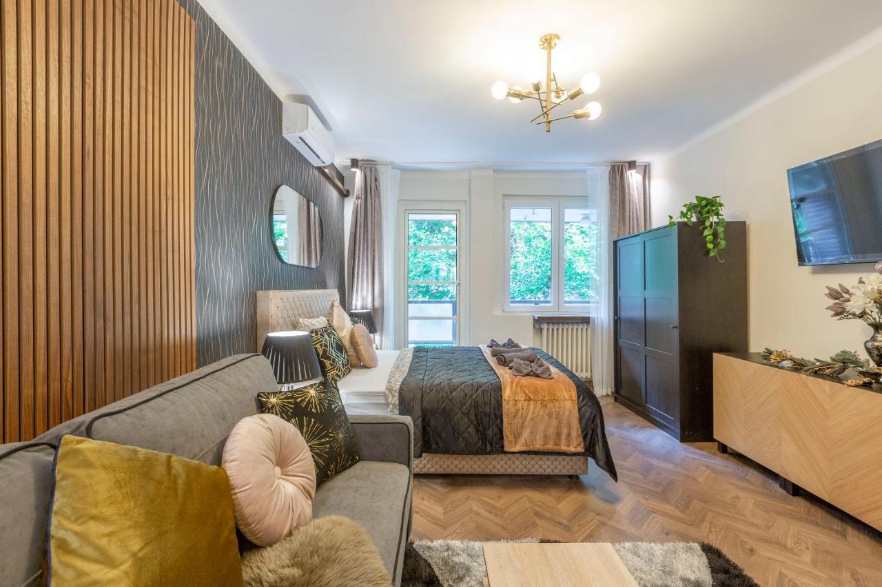 Stylish Quentin Apartment In The King Street Budapest Exteriör bild