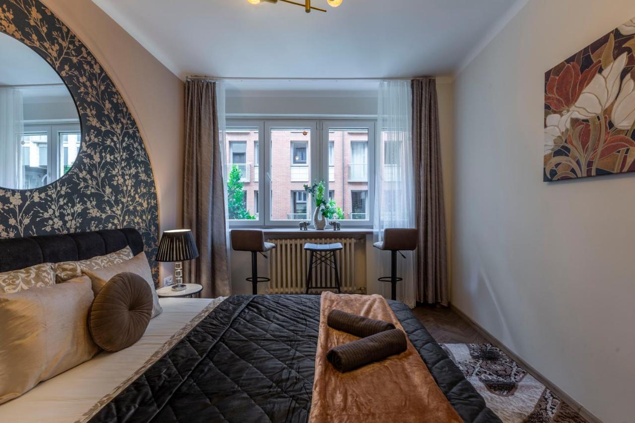 Stylish Quentin Apartment In The King Street Budapest Exteriör bild