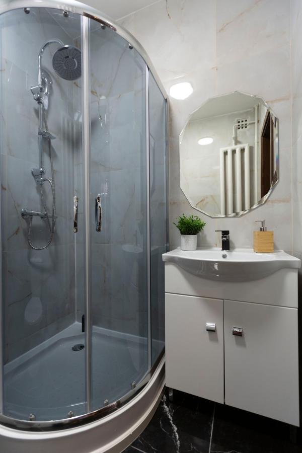 Stylish Quentin Apartment In The King Street Budapest Exteriör bild
